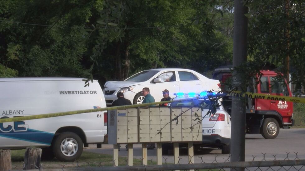 Shooting vicitm's car being removed from scene (Source: WALB)