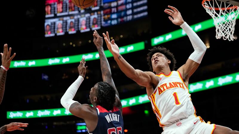 Atlanta Hawks forward Jalen Johnson (1) batles Washington Wizards guard Delon Wright (55) for...